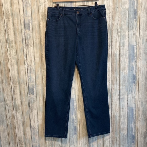 Bandolino Women's Amy Modern Straight Leg Tummy Slimming High Rise Jeans | 16 - Picture 6 of 10